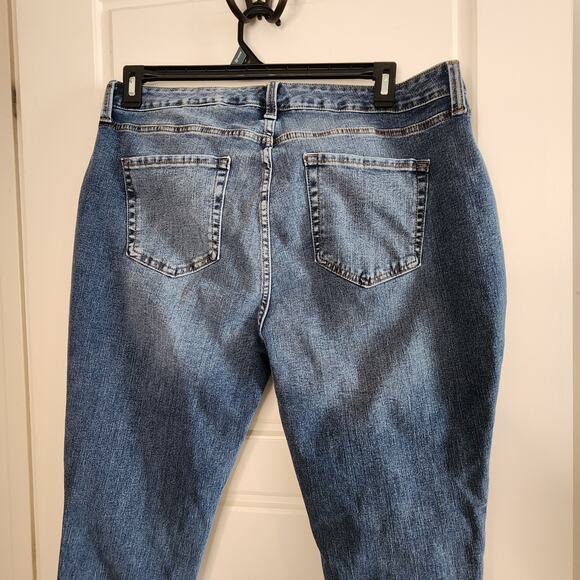 Time and True Jeans High Rise Curvy Skinny Womens Size 18 Regular Blue Denim - Picture 7 of 9